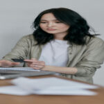 Ilustrasi Buying Laptop